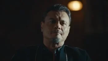 تصريحات عباس أبو الحسن حول “الإنجاب” تثير جدلاً واسعاً على مواقع التواصل