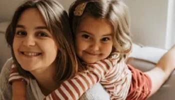 5 مهارات أساسية للتواصل الفعّال مع الأبناء بعد العودة للروتين المدرسي