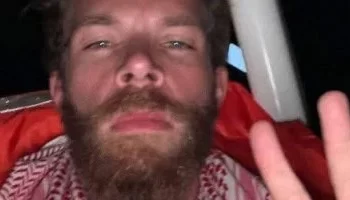 الاحتلال الإسرائيلي يقتحم سفينة “فلوريدا” ويعتقل الممثل التونسي محمد مراد