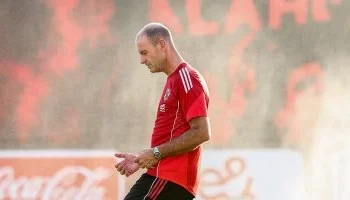 “بطريقة أرسنال”.. مدرب الأهلي “ييس توروب” يحث لاعبيه على استغلال “الضربات الثابتة” لفك التكتلات الدفاعية