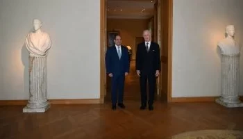 الملك فيليب يستقبل الرئيس السيسي في بروكسل ويشيد بجهود مصر في تثبيت وقف إطلاق النار بغزة