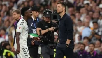 فينيسيوس يثير الجدل بعد الكلاسيكو.. تقارير تكشف تفاصيل انفعاله وتهديده بمغادرة ريال مدريد