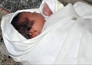 قرار عاجل من النيابة بحق أب قتل طفلته بسبب تبولها اللاإرادي