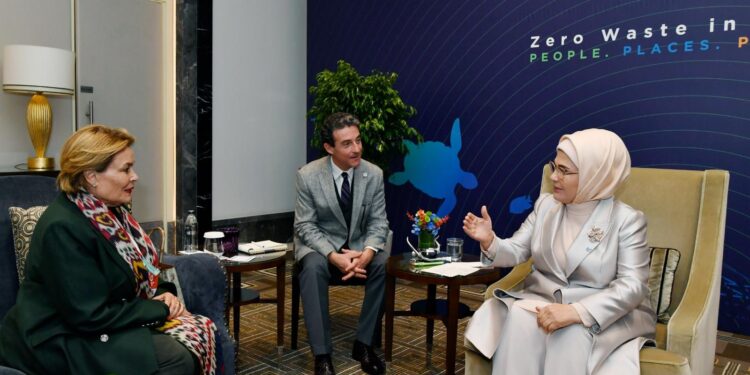 قرينة الرئيس التركي تلتقي بعدد من ممثلي وزارات البيئة من 63 دولة حول العالم