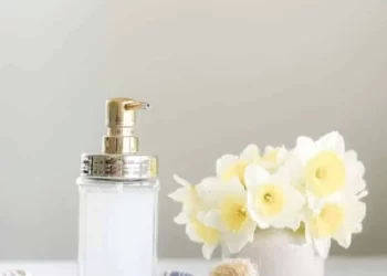 اصنع صابون يدين سائلاً بنفسك: طريقة بسيطة واقتصادية للحفاظ على النظافة