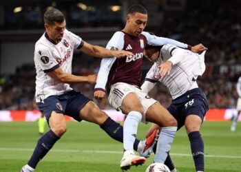 الدوري الإنجليزي.. أستون فيلا يخطف الثلاث نقاط من توتنهام