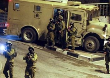 الاحتلال الإسرائيلي يغلق مداخل بلدة شمال شرق القدس ويقتحم مناطق سكنية