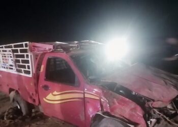 إصابة 15 عاملًا في انقلاب سيارة نقل بالطريق الصحراوي في أسوان