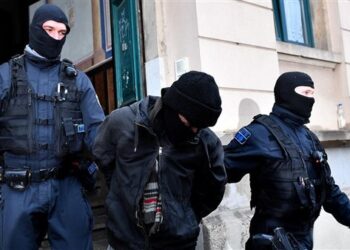 الشرطة الألمانية تحقق مع كاتب وسياسي شبه نتنياهو بـ”النازيين”