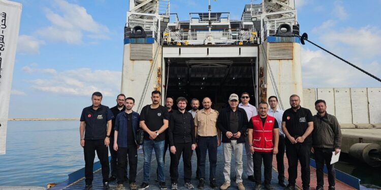 أول سفينة مساعدات بعد وقف إطلاق النار..السفير التركي بالقاهرة يعلن وصول السفينة الـ 17 محملة بـ 900 طن من المساعدات الإنسانية إلى غزة