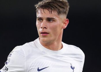 ثنائي توتنهام يعتذر للمدرب توماس فرانك بعد واقعة مباراة تشيلسي