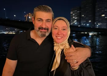 ياسر جلال يحتفل بذكرى زواجه ويستأنف تصوير “كلهم بيحبوا مودى” بعد تكريمه في وهران