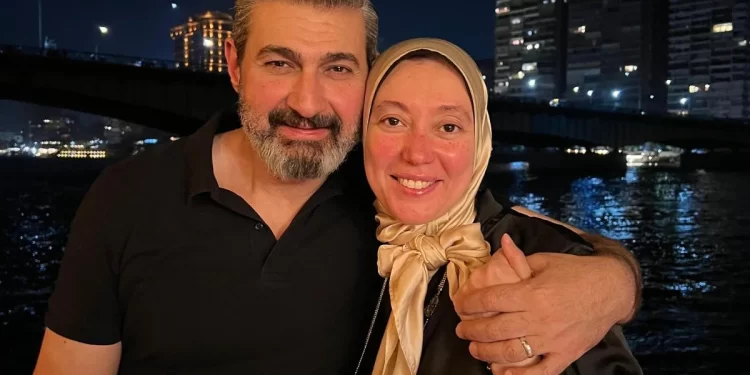 ياسر جلال يحتفل بذكرى زواجه ويستأنف تصوير “كلهم بيحبوا مودى” بعد تكريمه في وهران