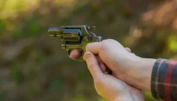  جريمة قتل مأساوية في الإسكندرية: شاب يطلق 7 رصاصات على صديقه “المهندس الكيميائي النووي”