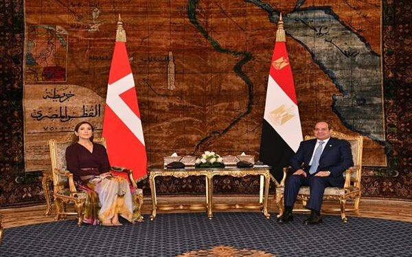 الرئيس السيسي يستقبل ملكة الدنمارك ويؤكد عمق العلاقات التاريخية والمتميزة بين البلدين