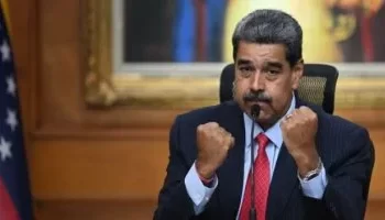 مادورو يرقص متحديًا واشنطن وسط تصاعد التوتر في الكاريبي