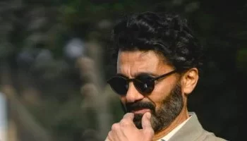 “المهاجر” ليوسف شاهين وخالد النبوي يتألق على السجادة الحمراء في مهرجان القاهرة السينمائي