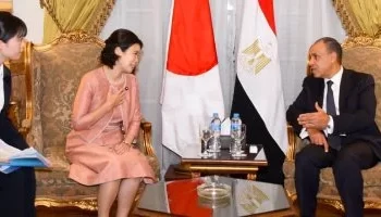 وزير الخارجية يبحث مع مبعوثة رئيس الوزراء الياباني تعزيز الشراكة الاستراتيجية ومشاركة طوكيو في إعمار غزة