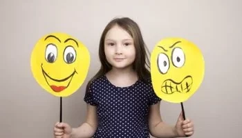 أساسيات تربية الأبناء: 6 خطوات لتعليم طفلك التعبير الصحي عن المشاعر