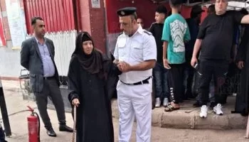 ملاحم إنسانية لرجال الشرطة في محيط اللجان الانتخابية.. دعم كبار السن وذوي الهمم في اليوم الأول