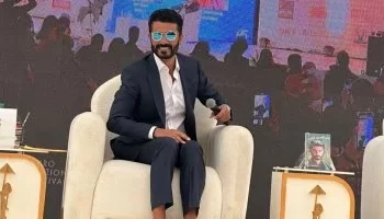 خالد النبوي يهدى تكريمه لـ “عمال السينما المصرية” ويكشف كواليس مشهد النار في “المهاجر”