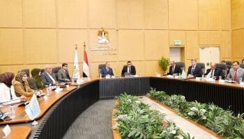 وزير الإسكان ومحافظ بورسعيد يبحثان خطة استعدادات المحافظة لموسم الأمطار