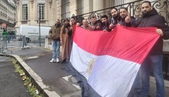 الجالية المصرية في الأردن تتوافد على السفارة والقنصلية في اليوم الثاني لتصويت المرحلة الثانية للنواب