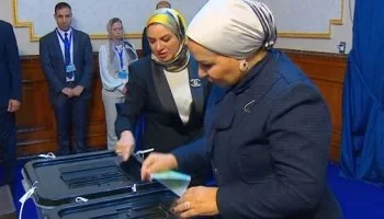 قرينة الرئيس السيسي تدلي بصوتها في انتخابات النواب