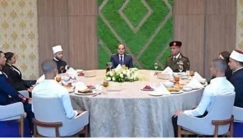 الرئيس السيسي يلتقي طلاب جامعة القاهرة ويشيد بمستواهم ووعيهم بقضايا الوطن