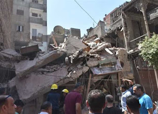 انهيار عقار مكون من 4 طوابق بالزقازيق.. والمحافظ يتوجه للموقع ويوجه برفع الأنقاض
