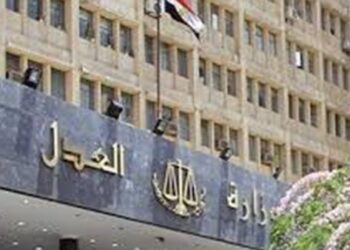 وزير العدل يعتمد حركة ترقيات كُبرى لموظفي المحاكم والشهر العقاري والخبراء والطب الشرعي