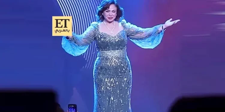 إلهام شاهين تعرب عن سعادتها وتأثرها بتكريمها في مهرجان شرم الشيخ للمسرح الشبابي