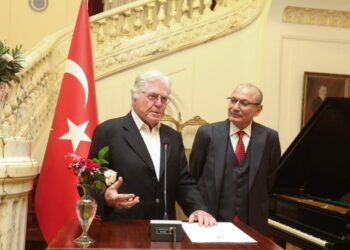 السفير التركي بالقاهرة يكرم الوفد المشارك في مهرجان القاهرة السينمائي الدولي