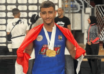 طالب بالجامعة الأمريكية يُتوج بجائزة المركز الأول في بطولة كأس أفريقيا لـ«الكيك بوكسينج»