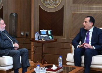 رئيس الوزراء يلتقي محافظ البنك المركزي لمتابعة جهود التنسيق المشترك في عدد من الملفات الاقتصادية