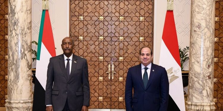 الرئيس السيسي يستقبل البرهان ويؤكد تعزيز الشراكة المصرية-السودانية