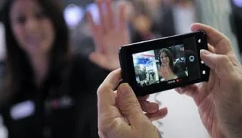 “كاميرا هاتفك قد تقودك للسجن”.. دليلك القانوني حول عقوبة تصوير الأشخاص دون إذنهم في مصر