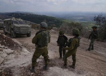 جيش الاحتلال الإسرائيلي يصدر تحذيرًا لسكان جنوب لبنان قبل استهداف مواقع لـ”حزب الله”