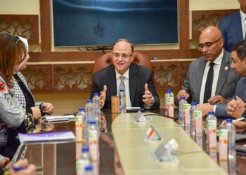 هيئة الدواء تبحث مع ممثلي الصيدليات تعزيز ضوابط صرف الأدوية المخدرة