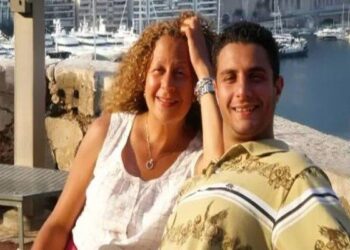 أحمد الفيشاوي ناعيا والدته سمية الألفي: «هعيش باقي حياتي زعلان عليكي»