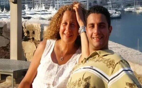 أحمد الفيشاوي ناعيا والدته سمية الألفي: «هعيش باقي حياتي زعلان عليكي»