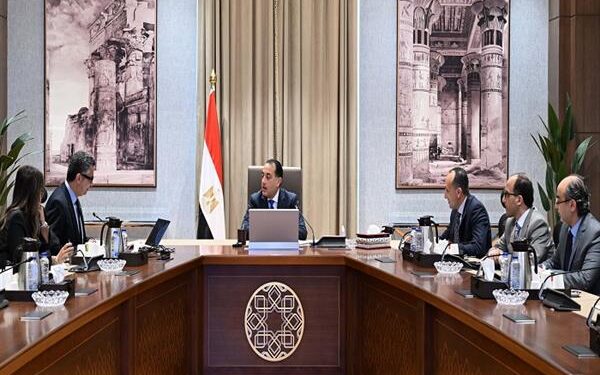 رئيس الوزراء يتابع مع وزير التموين مستجدات ملف تطوير منظومة الدعم