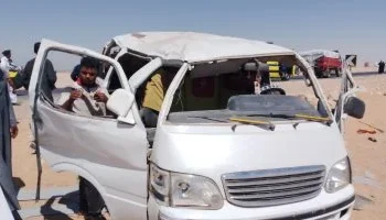 إصابة 5 أشخاص في حادث انقلاب ميكروباص بطريق السويس الصحراوي