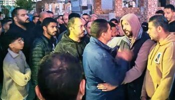 “بالله عليكم ما تسيبوش حقه”.. والد السباح يوسف محمد يصرخ في العزاء ويطالب بكشف ملابسات وفاته