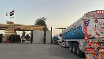 الهلال الأحمر المصري يطلق القافلة الـ89 من “زاد العزة” محملة بآلاف الأطنان من المساعدات إلى غزة