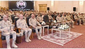 وزير الدفاع يلتقي مقاتلي حرس الحدود ويشيد بنجاحاتهم في تأمين الحدود