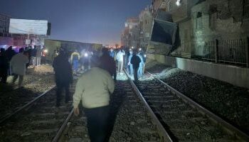 10 مشاهد من حادث سقوط حاويات قطار طوخ وإعادة فتح الحركة