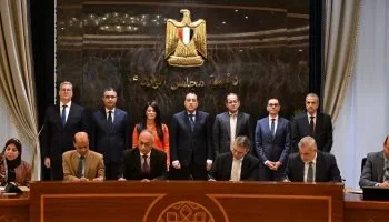 مدبولي يترأس اجتماع الحكومة الأسبوعي ويشهد “توحيد بيانات التجارة الخارجية” لتعزيز الشفافية الاقتصادية