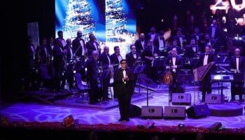 بأناقة التسعينيات.. أنوشكا تُعيد إحياء “بلاد طيبة” وتتألق في ليلة استثنائية بدار الأوبرا لاستقبال 2026