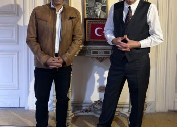 السفير التركي في القاهرة يعلن دعمه الكامل للفنان سامح حسين